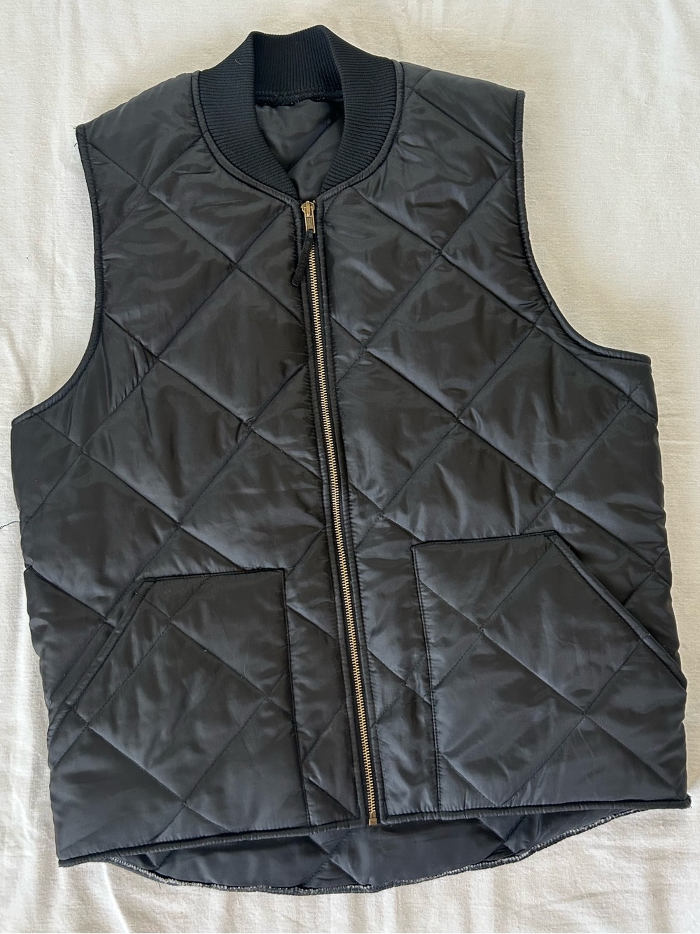 Men’s Padded Zippered Black Vest with Pockets size Medium